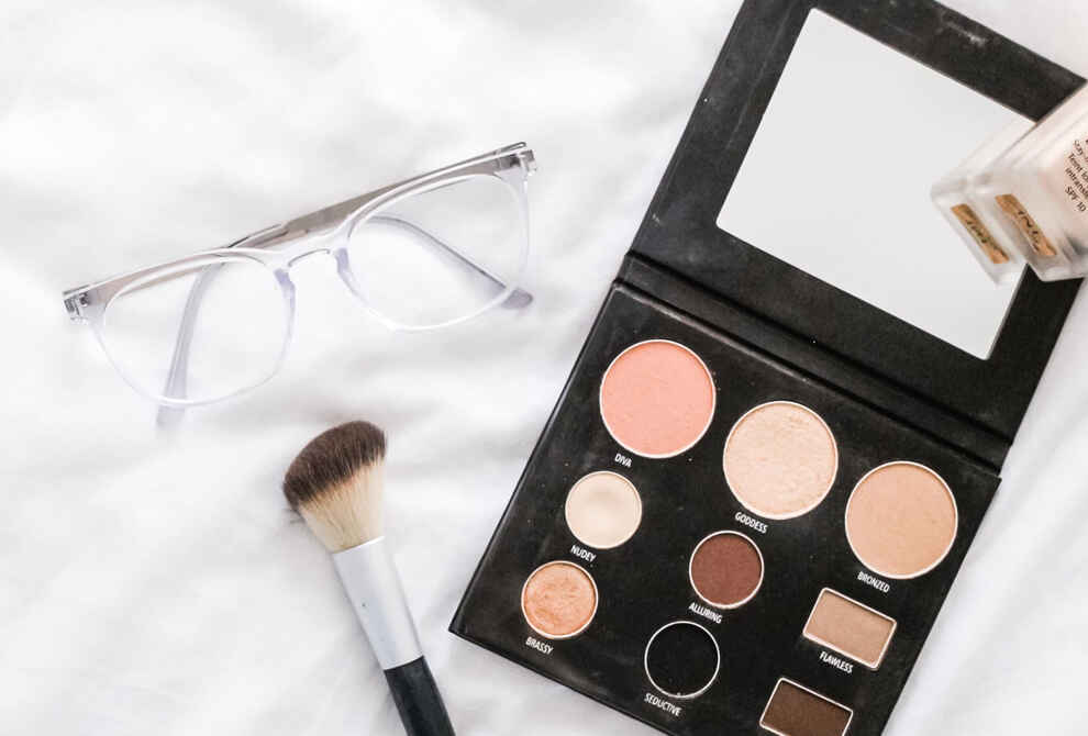 Makeup Tips for Glasses Wearers